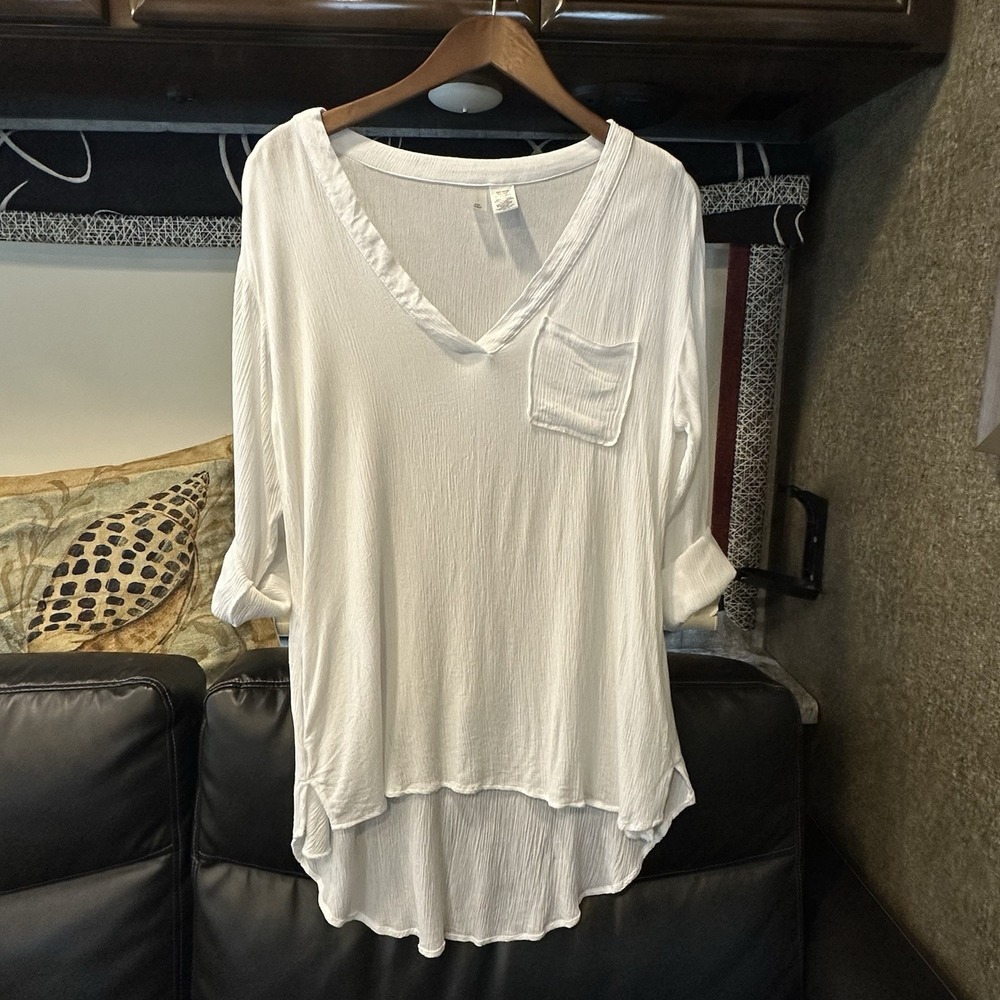 Mynah White Tunic Blouse Size XXL Crinkle Fabric High Low Fishtail Hem V-Neck